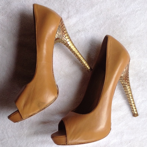 Shoes - Picture 2 of 4