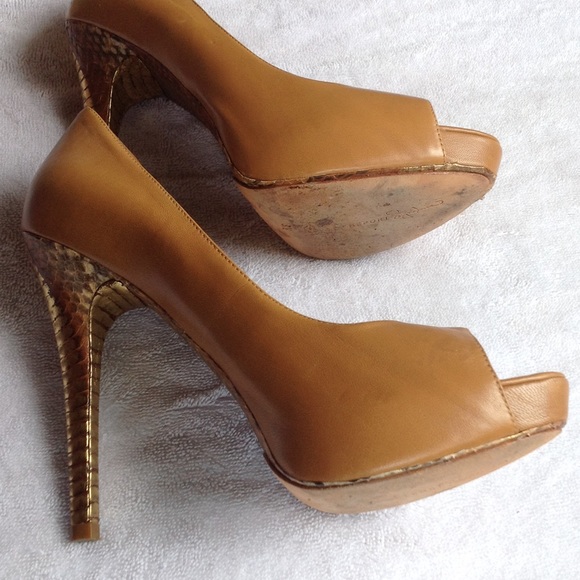Shoes - Picture 3 of 4