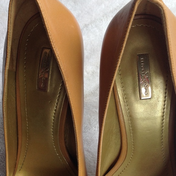 Shoes - Picture 4 of 4