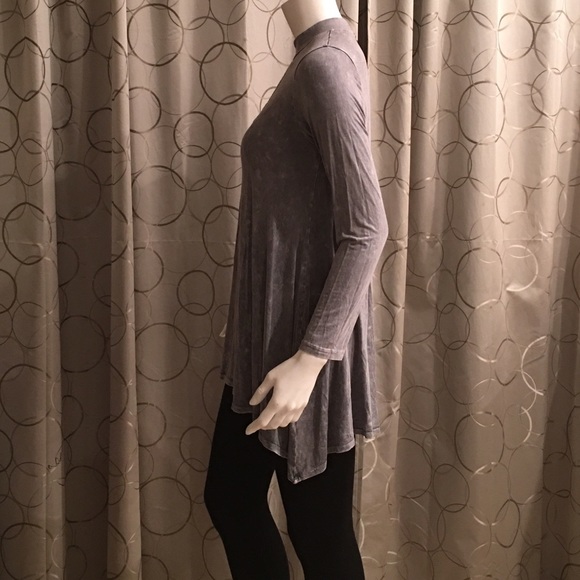 🚫SOLD🚫Skin Baring Keyhole Top #079 - Picture 3 of 4