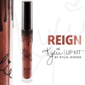 Private bundle sale for @ellemahattan: Reign+Koko