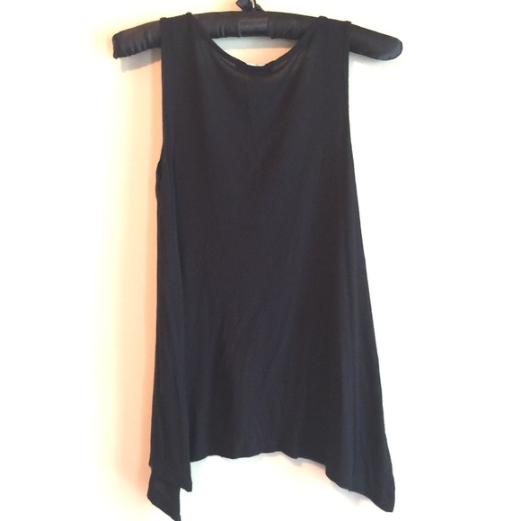 ❌sold in bundle❌Soprano beaded asymmetrical tank - Picture 2 of 4