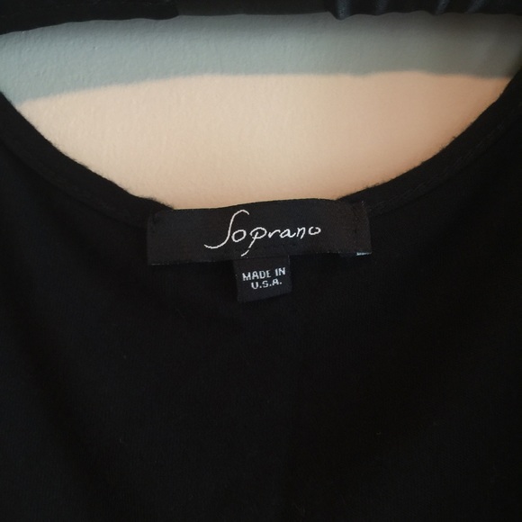 ❌sold in bundle❌Soprano beaded asymmetrical tank - Picture 4 of 4