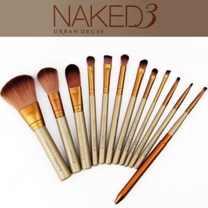 Naked 3 Makeup Brushes & Case