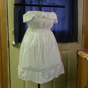 A sleeveless white short sun dress