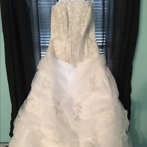 Brand new wedding gown