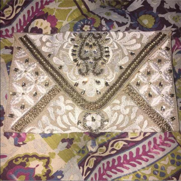 Beaded clutch