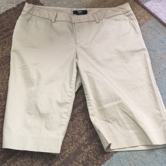 Mossimo longer khaki shorts size 10