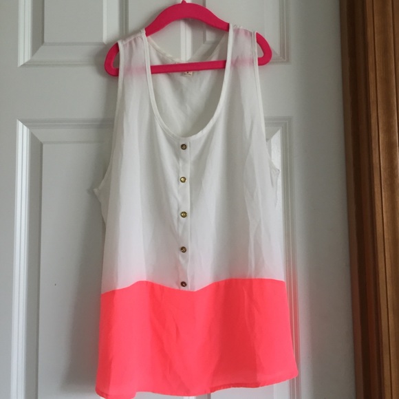 Color Blocking Shirt with cute good button detail.