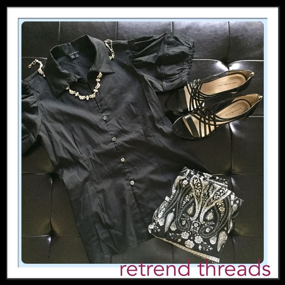 Unique button-down Theory blouse! - Picture 4 of 4