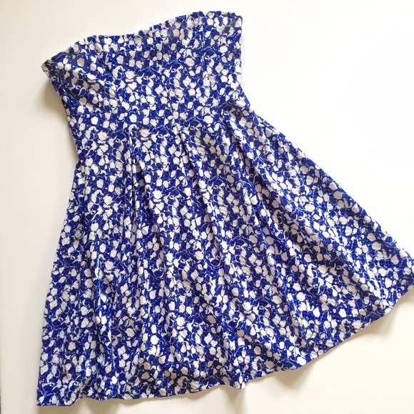 Urban Outfitters Dresses & Skirts - Urban Outfitters floral strapless dress