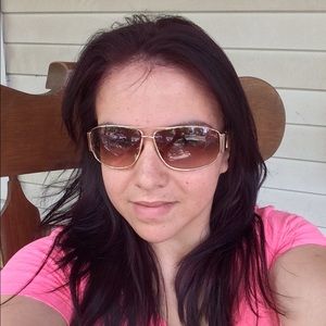 Meet your Posher, Esmeralda