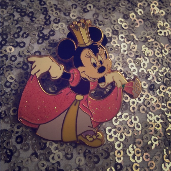 DISNEY PINS