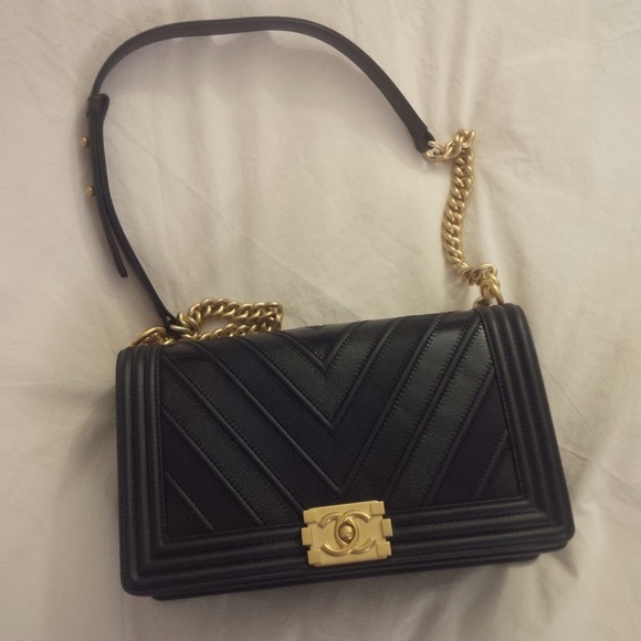 Chanel Boy Flap Bag - Picture 4 of 8