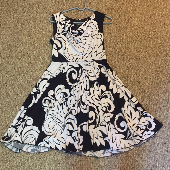 Navy blue + white floral valerie bertinelli dress - Picture 1 of 4