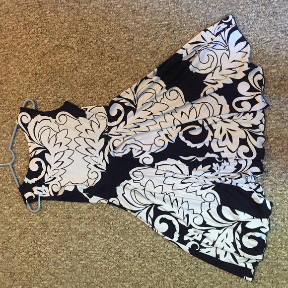 Navy blue + white floral valerie bertinelli dress - Picture 2 of 4