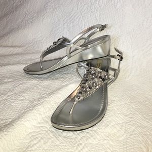 Vera wang silver beaded wedges