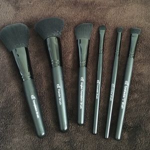 ELF make up brushes bundle