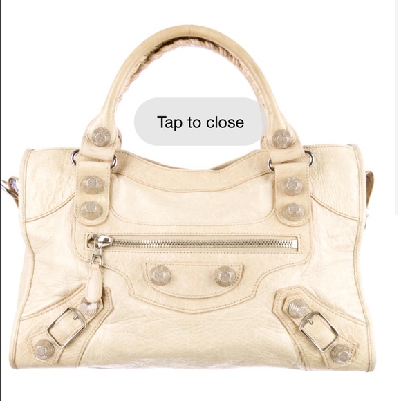 Praline Balenciaga giant city