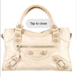 Praline Balenciaga giant city