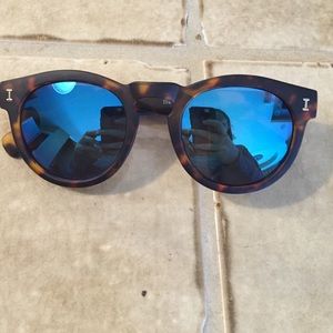 Sunglasses illesteva inspired