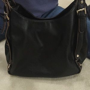 black shoulder hand bag