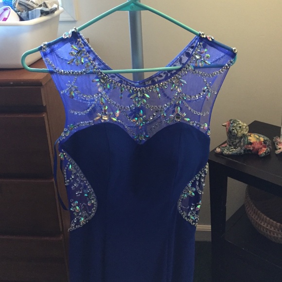PROM DRESS - Picture 3 of 4