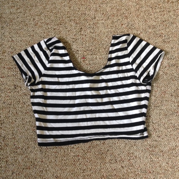 Two stripes crop tops