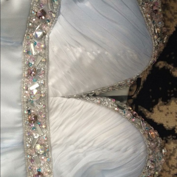 PROM DRESS - Picture 2 of 4