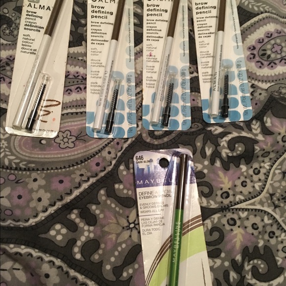 lot of dark blonde eyebrow pencils