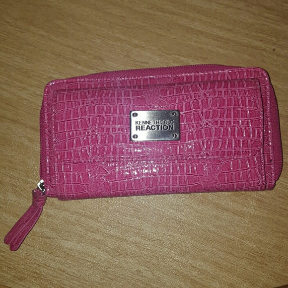 Pink alligator print Kenneth Cole reaction wallet