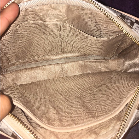 Michael kors large jet set crossbody exta pics!! - Picture 2 of 4