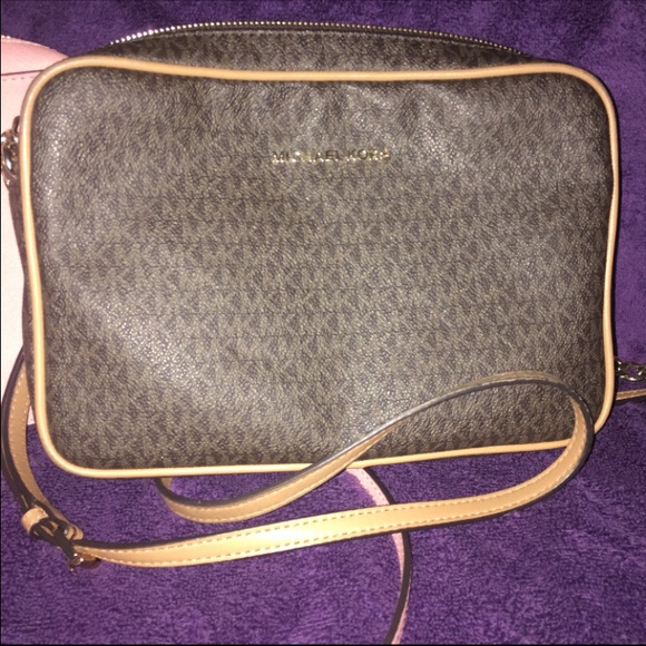 Michael kors large jet set crossbody exta pics!! - Picture 4 of 4