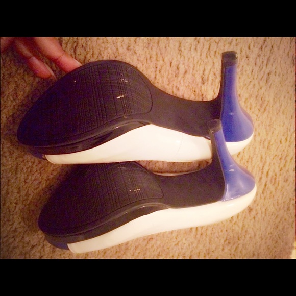 RAMPAGE Bone/Cobalt Blue Peep Toe Pumps - Picture 2 of 4