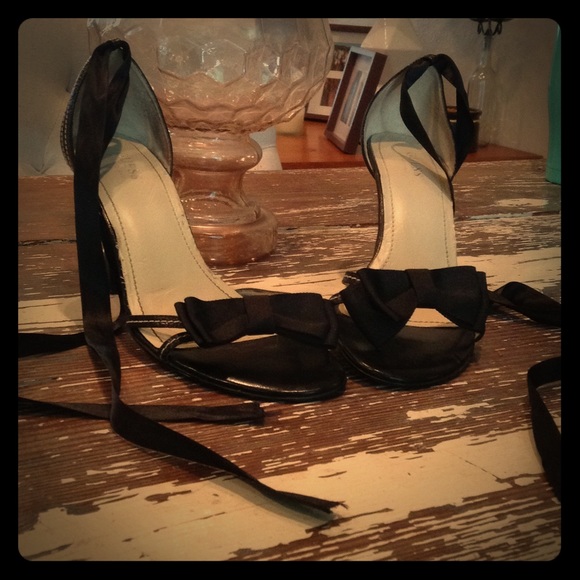 GUESS Bow Tie Heels