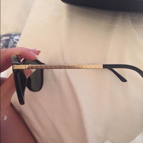 Versace sunglasses - Picture 2 of 3