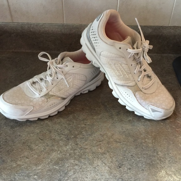 Women's size 7 goga mat  flash sketchers