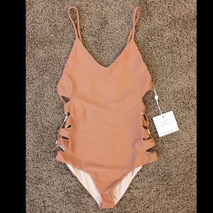 NWT Acacia Florence