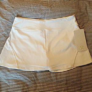 Lululemom white Ace skirt size 8
