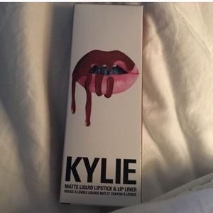 KYLIE LIP KIT IN DOLCE K😻😻😻