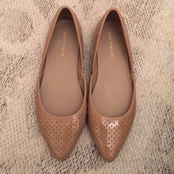 Excellent condition nude pointy flats!!!