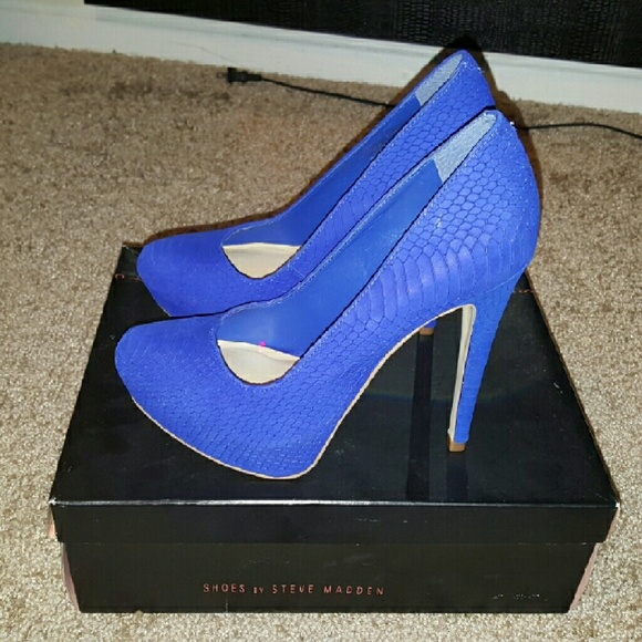 N-I-B Blue Steven by Steve Madden pumps