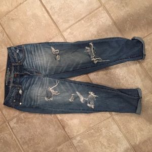 Boyfriend destroyed jeans