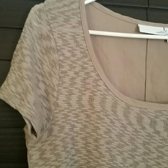 NWT Flowey Top - Picture 2 of 3