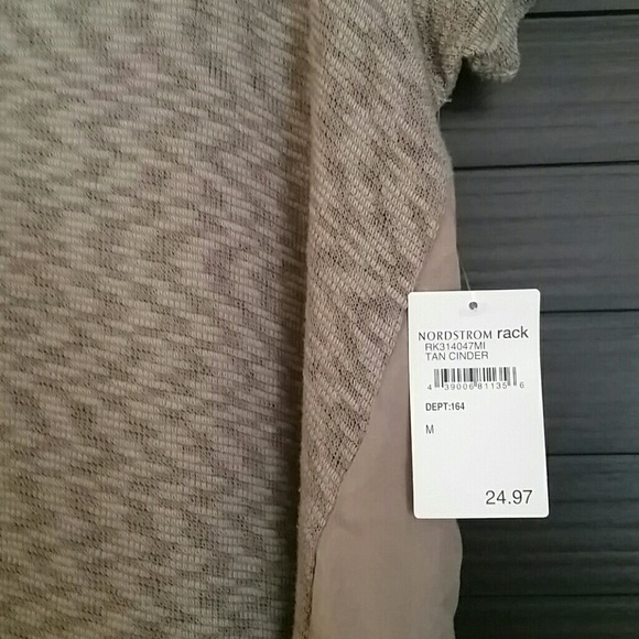 NWT Flowey Top - Picture 3 of 3