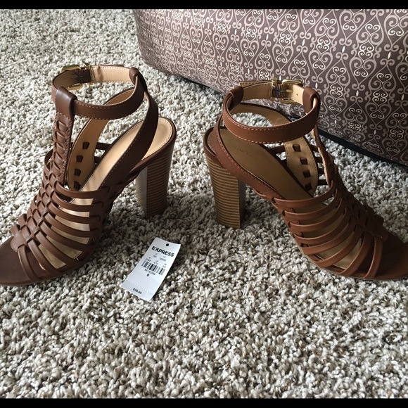 Express Shoes - Express tan heels