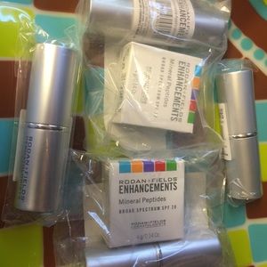 Rodan and Fields Mineral Peptide Powder & Brush