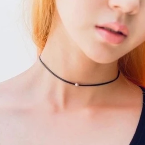 Simple single bead velvet black choker - Picture 2 of 5