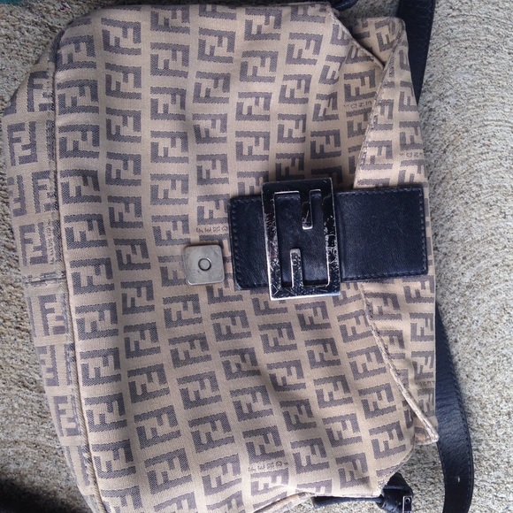 FENDI Handbags - Fendi purse Authentic