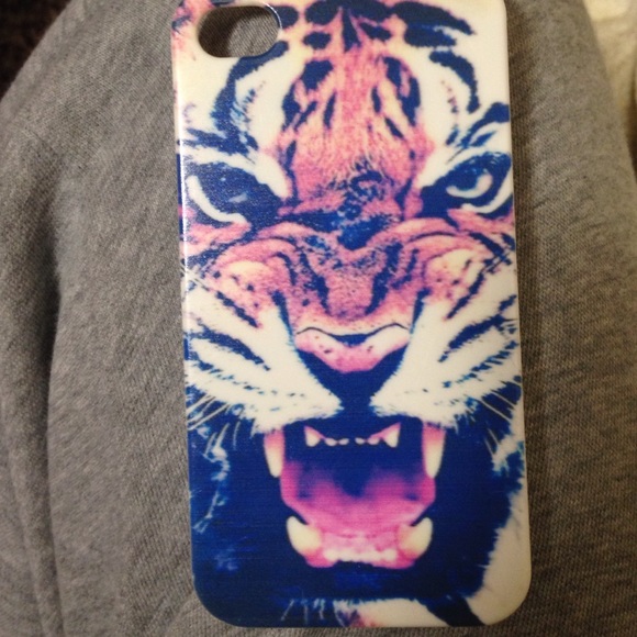 iPhone 4 tiger case.